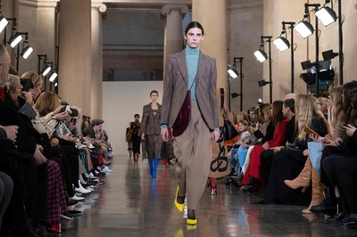 「ヴィクトリア ベッカム」19/20年秋