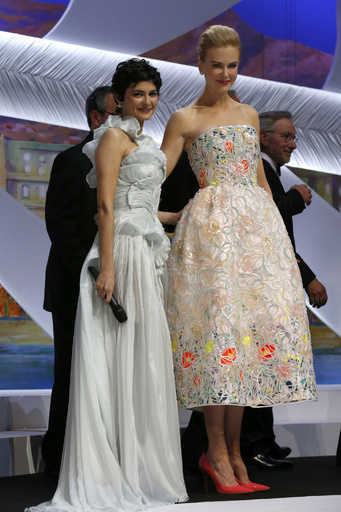 オドレイ・トトゥ、カンヌ映画祭オープニングで「イーキン・イン」のドレス着用