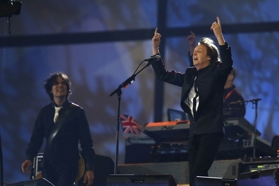 大きな鐘の音で幕開け、ボンドやMr.ビーンも登場 ロンドン五輪が開幕