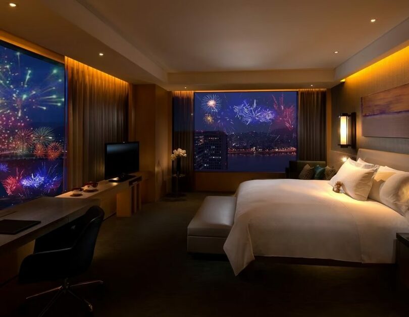 客室から楽しむソウル世界花火大会(c)news1