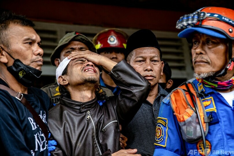 インドネシア地震、死者321人に