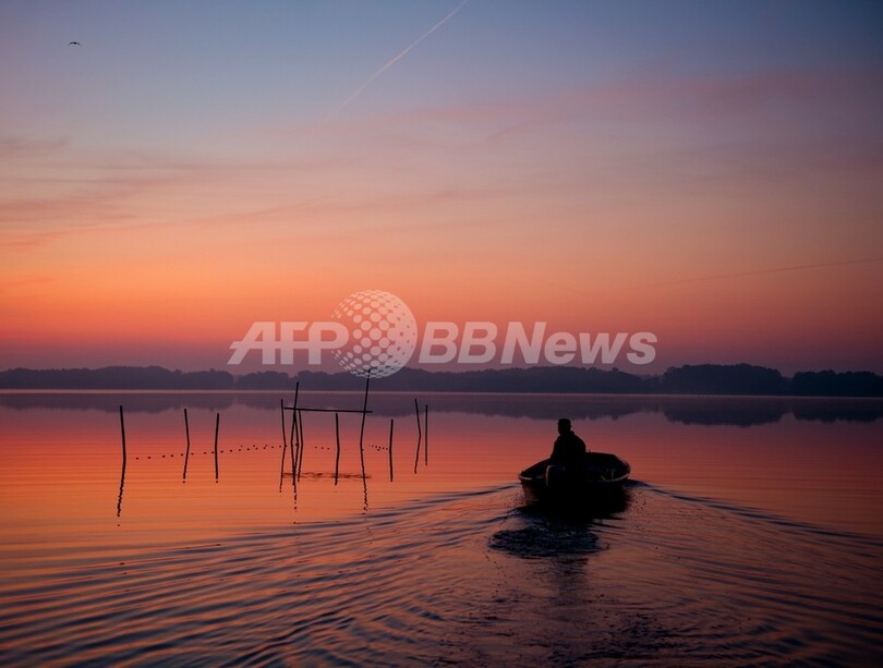 暴風雨で流されたイタリア漁船、700キロ漂流 フランス沖で発見