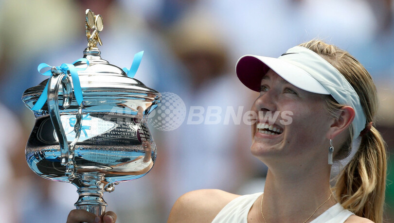 シャラポワ イワノビッチ降し全豪初制覇