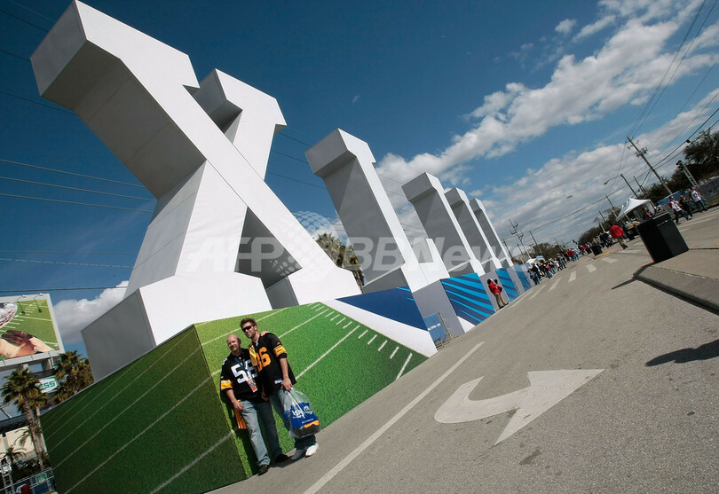 観戦を楽しむファン、NFL第43回スーパーボウル