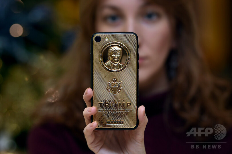 金色に輝くトランプ・スマホ、お値段は32万円から ロシア