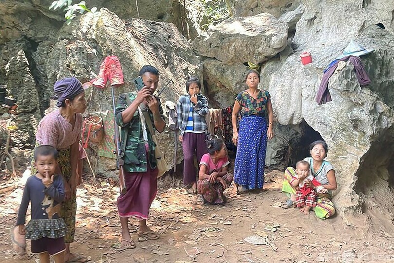 ミャンマー国軍が村を攻撃、住民ら洞窟に避難 写真5枚 国際ニュース：afpbb News