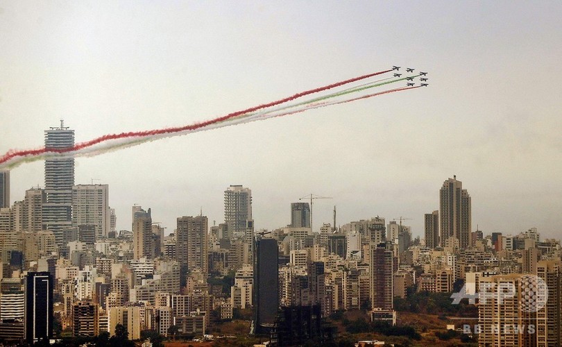 国旗色に染まるベイルートの空 国家成立100年 レバノン 写真18枚 国際ニュース Afpbb News