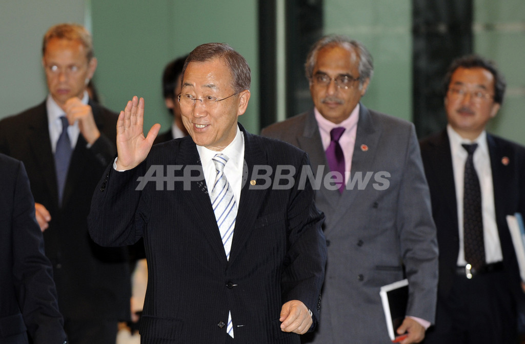 国連の潘事務総長、長崎を訪問 核廃絶を誓う 国連の潘事務総長、長崎を訪問 核廃絶を誓う