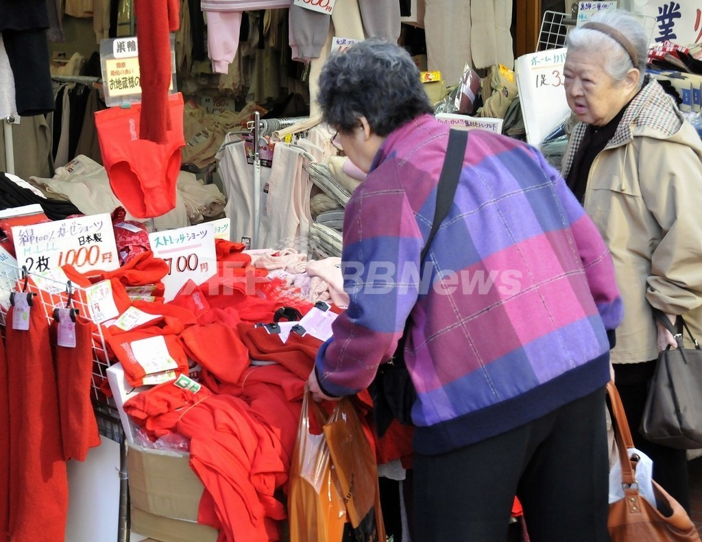 2010年の日本人平均寿命、女性は下がり男性伸びる 厚労省 2010年の日本人平均寿命、女性は下がり男性伸びる 厚労省