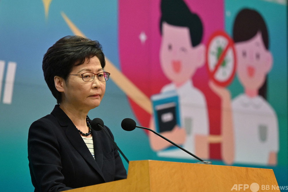 香港行政長官、「蘋果日報」取り締まり批判に反論