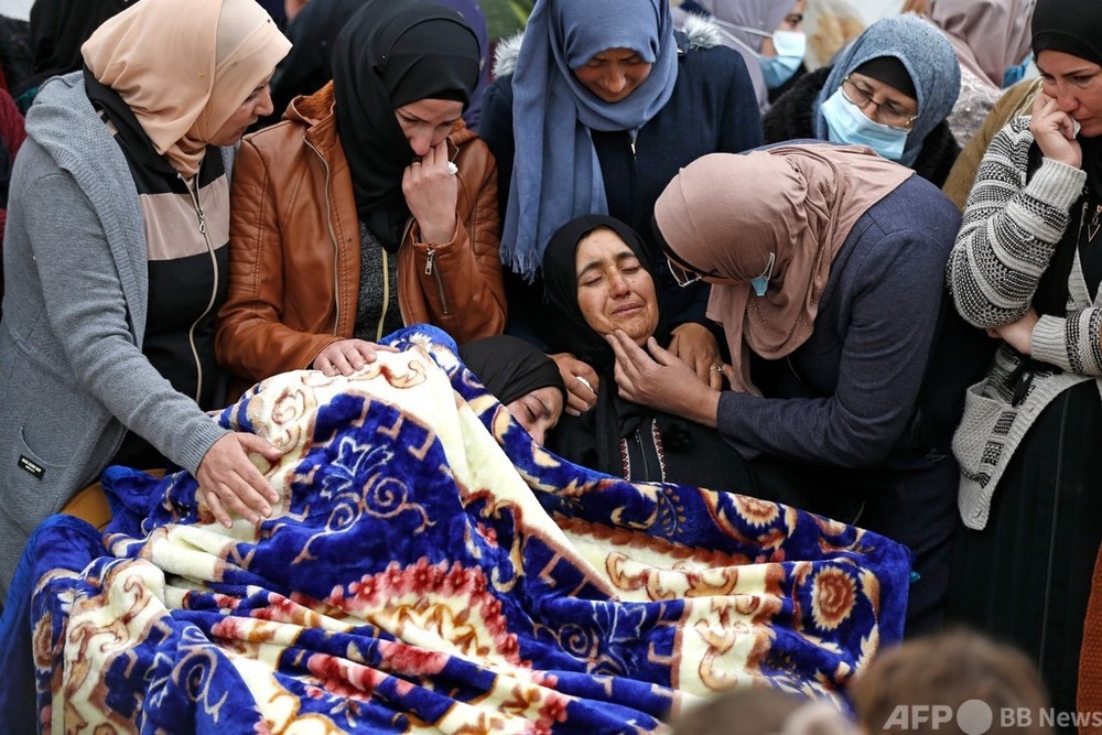 イスラエル軍との衝突で死亡、13歳少年の葬儀 パレスチナ