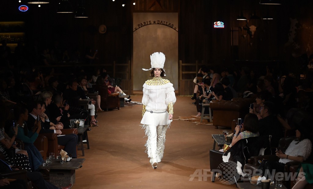 シャネルが都内でファッションショー、メティエダール・コレクション「パリ-ダラス」発表