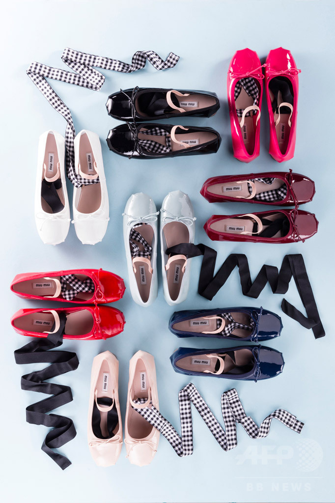 「ミュウミュウ」バレリーナシューズのポップアップ開催