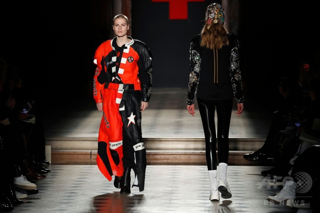 平和へのメッセージ「A.F.ヴァンデヴォルスト」18年春夏オート