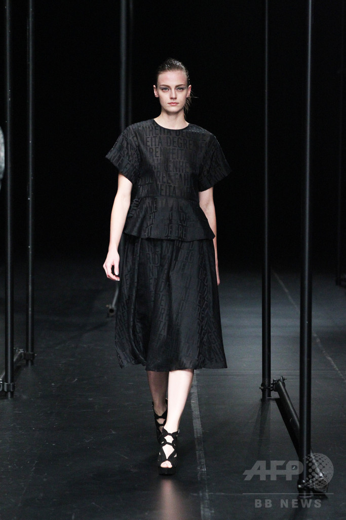 水銀の凝固点をタウンウェアで表現、「エー ディグリー ファーレンハイト」15年春夏