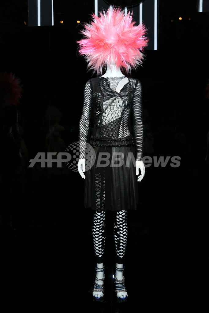 パンクとハイファッションの関係に迫る Nyで Punk Chaos To Couture 展 写真50枚 マリ クレール スタイル Marie Claire Style