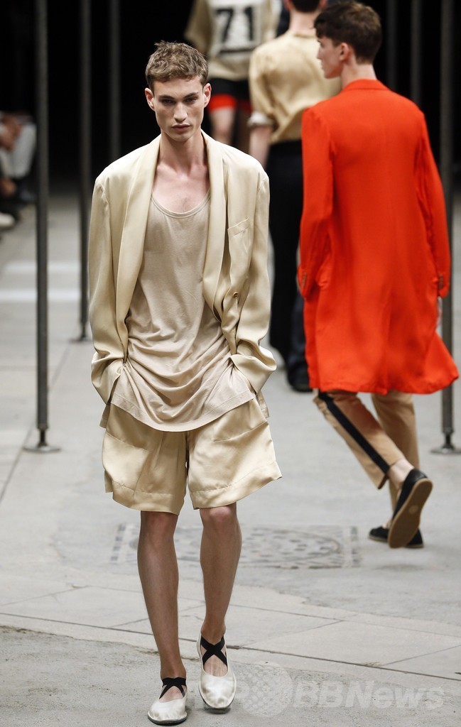 ルーズなシルエットを小物使いでアレンジ、「ドリス ヴァン ノッテン」15年春夏メンズ