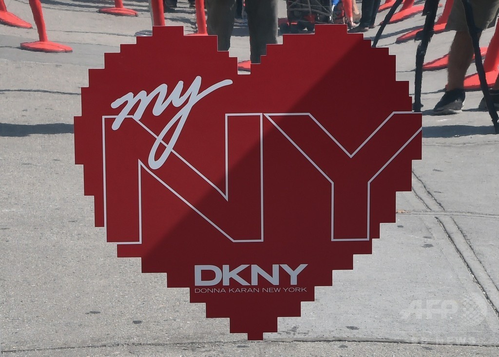 「DKNY」新香水ローンチイベント、NYで開催