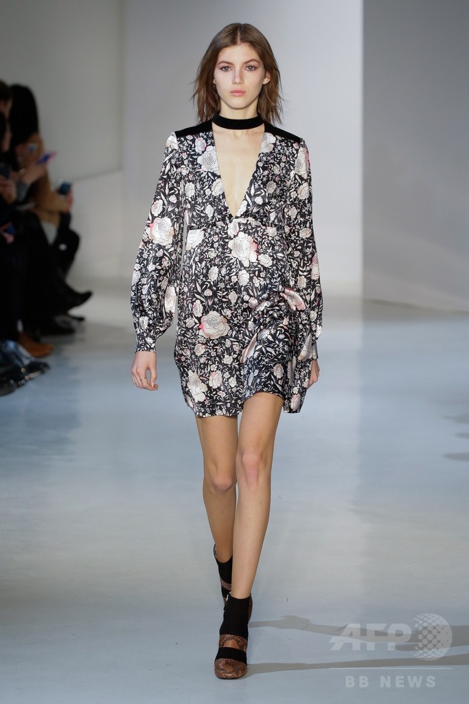 セクシー＆ロックなパーティスタイル、「ジル・スチュアート」15/16年秋冬