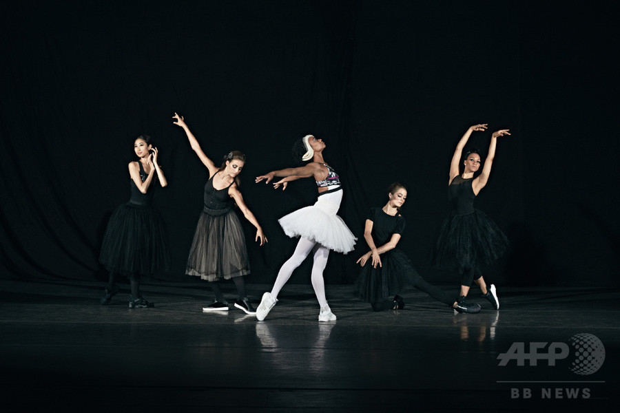 「プーマ」白鳥の湖からインスパイアされた“スワンパック”