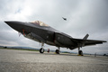 米ロッキード・マーチンの戦闘機F35（2019年6月7日撮影、資料写真）。(c)Fabrice COFFRINI / AFP