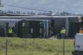 米カリフォルニア州オックスナードで発生した列車とトラックの衝突事故の現場（2015年2月24日撮影）。(c)AFP/ADRIAN SANCHEZ-GONZALEZ
