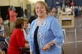 チリ首都サンティアゴ（Santiago）の投票所を訪れたミチェル・バチェレ・ヘリア（Michelle Bachelet Jeria）前大統領（2013年12月15日撮影）。(c)AFP/MARTIN BERNETTI
