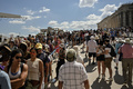 ギリシャの首都アテネのアクロポリスを訪れた観光客（2023年6月14日撮影）。(c)Louisa GOULIAMAKI / AFP