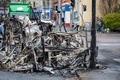 英領北アイルランド・ベルファストで燃やされたバスの残骸（2021年4月8日撮影）。(c)PAUL FAITH / AFP
