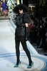ニューヨーク市内ピエール ホテル（The Pierre Hotel）で開催された「ランバン フォー H&amp;M（Lanvin for H&amp;M）」のオートクチュール・ファッションショー（2010年11月18日撮影）。（c）AFP/Getty Images/Jamie McCarthy