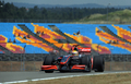 09F1第7戦トルコGP（%%Turkish Grand Prix 2009%%）フリー走行1回目。ウィリアムズ（%%Williams%%）のニコ・ロズベルグ（%%Nico Rosberg%%、ドイツ）が、24周を走行し、トップタイムとなるベストラップ1分28秒952を記録した。写真は23周を走行してベストラップ1分29秒263で2番手につけたマクラーレン・メルセデス（%%McLaren-Mercedes%%）のルイス・ハミルトン（%%Lewis Hamilton%%）。（2009年6月5日撮影）(c)AFP/MUSTAFA OZER