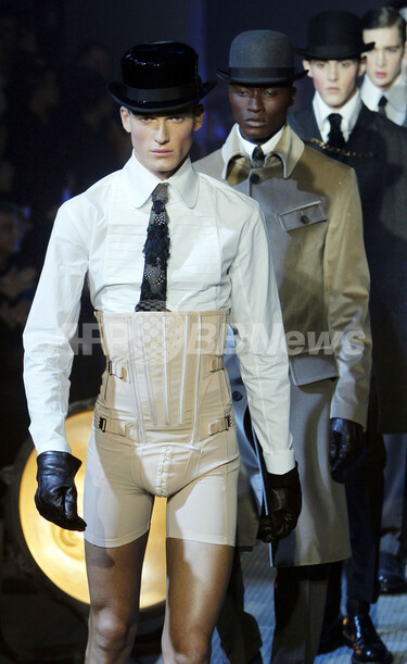 10/11年秋冬パリ・メンズコレクション＞ジョン・ガリアーノ、新作を