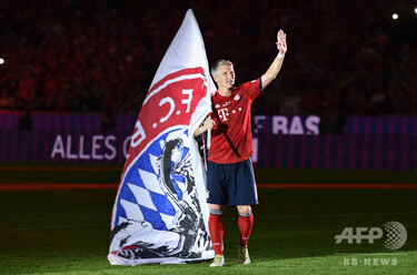 シュバインシュタイガーが送別試合で得点、バイエルンに最高の別れ