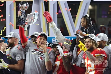 チーフスが50年ぶりのスーパーボウル制覇！ 終盤の逆転で49ersに勝利 
