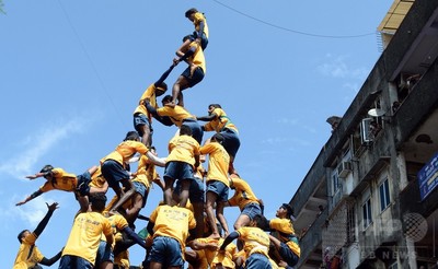 インド最高裁、子どもの「人間ピラミッド」禁止 転落事故相次ぐ 写真3