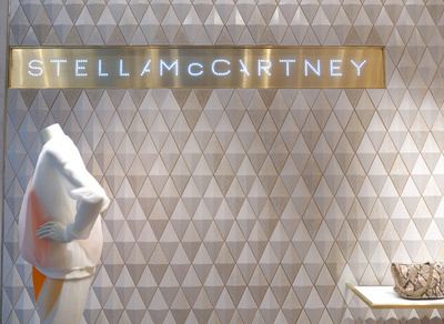 「ステラ マッカートニー」都内2店舗目の旗艦店、六本木ヒルズにオープン