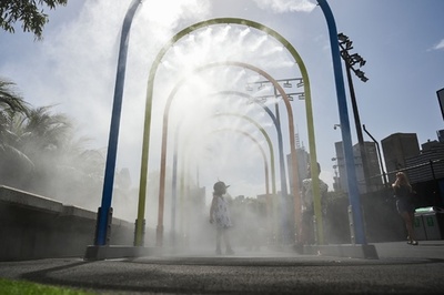 猛暑の豪南部、20万世帯で停電 気温42度超のメルボルンでも