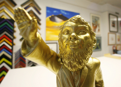 ナチスの敬礼をした庭置き人形、独検察当局が違法性を捜査