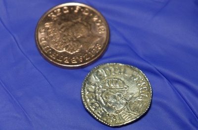 地中から銀貨5200枚、大英博物館で披露 英国