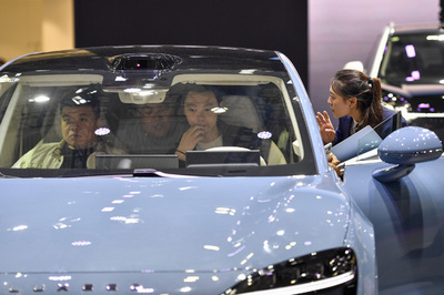 新エネルギー車の平均価格が1.8万元下落、電池協力がコスト削減の鍵に