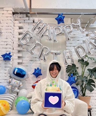 イ・ミンホ、ファン「MINOZ」からの誕生日プレゼントを公開 – KOREA WAVE