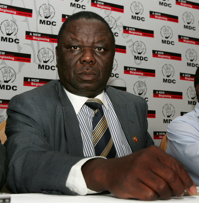 ジンバブエ大統領選、与党が再集計求める