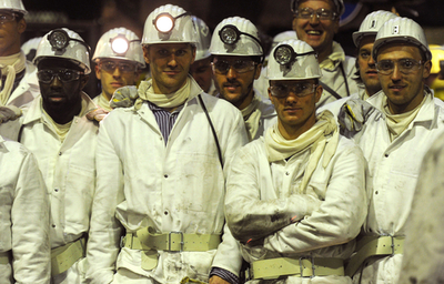 シャルケの選手が炭鉱を見学