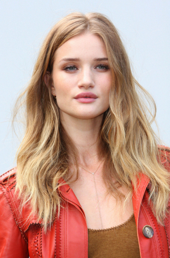 ロージー・ハンティントン、世界中に3人のパーソナルトレーナー