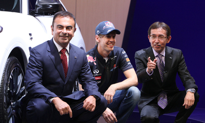 日産インフィニティに独ダイムラー車台、日本国外で生産