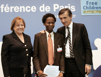 少年兵の徴用を阻止せよ、ユニセフと仏政府が国際会議を共同主催 - フランス