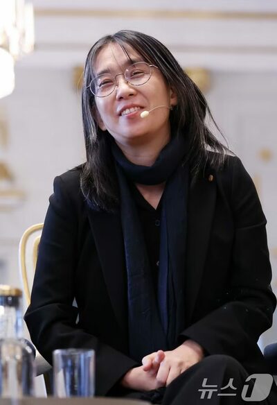 韓江「少年が来る」2週連続1位…韓国ベストセラー、手書き学習書・自己啓発本も人気