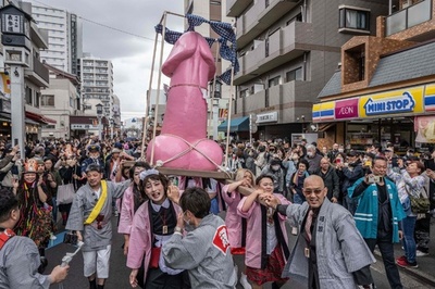 'Steel phallus festival' held in Kawasaki
