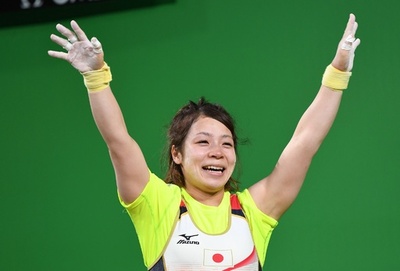 三宅が重量挙げ女子48キロ級で銅メダル獲得