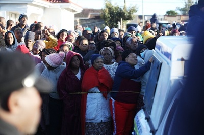 酒場で未成年者21人死亡、飲酒で中毒か 南ア